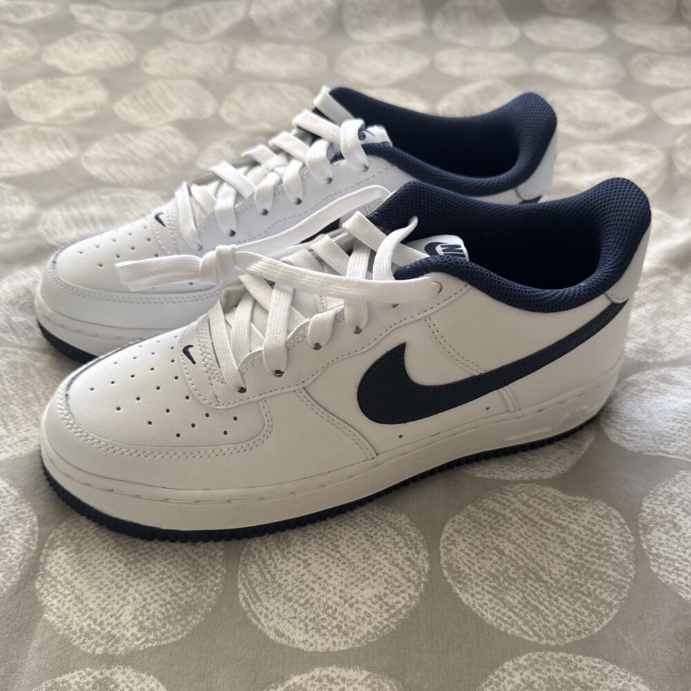 NEW Nike Kids Air Force 1 Sneaker Big Kid White Midnight Navy FV5948-104 Sz 6Y